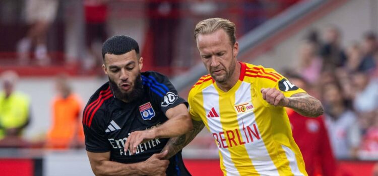 Georges Mikautadze Lors D Un Duel Pendant Le Match Amical De L Ol Contre L Union Berlin Le 3 Aout 2024 1920080.jpg